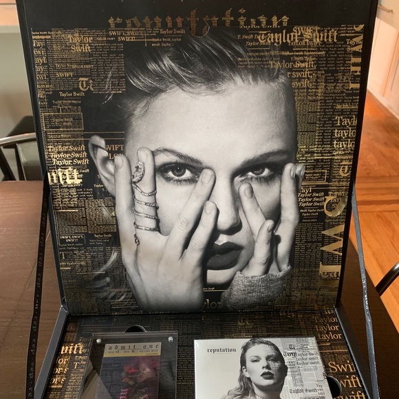Taylor Swift Reputation VIP box - Picture 3 of 7